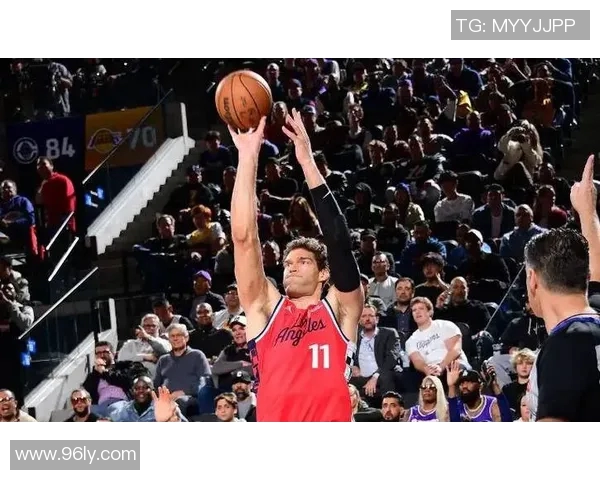 布鲁克洛佩斯:从篮筐之下到三分线外的全能大个子之路 布鲁克洛佩斯:从篮筐之下到三分线外的全能大个子之路