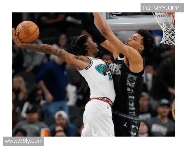 文班亚马新赛季表现惊艳场均20分10篮板3盖帽引领新秀榜单