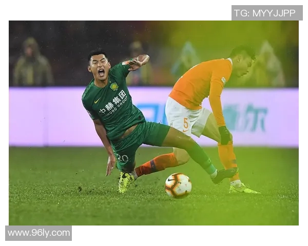 武汉卓尔迎战中国国安全力争胜展现足球激情与团队精神