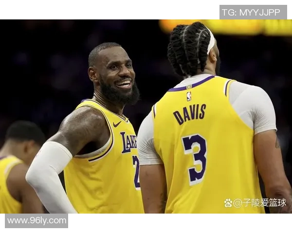 湖人对阵老鹰精彩瞬间回顾与赛场照片分享 湖人对阵老鹰精彩瞬间回顾与赛场照片分享