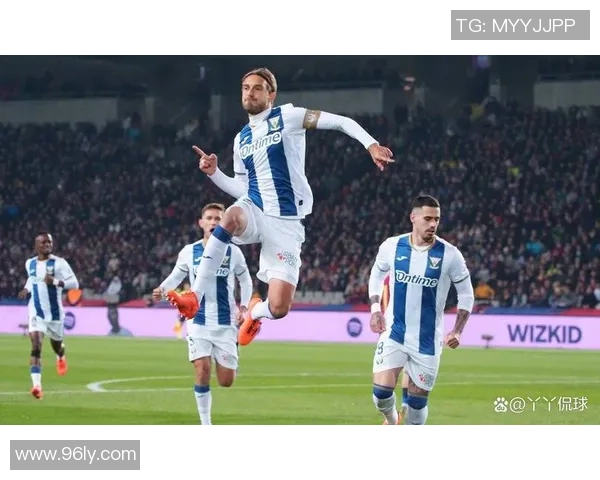 瓦伦西亚对阵西班牙人精彩对决前瞻分析与赛季走势探讨 瓦伦西亚对阵西班牙人精彩对决前瞻分析与赛季走势探讨