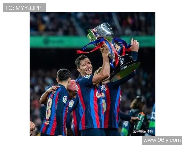 莱万状态火热欧冠赛场10场打入12球领跑射手榜争金靴在望