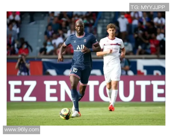 达尼洛:从青涩少年到足球场上的坚韧斗士的成长之路 达尼洛:从青涩少年到足球场上的坚韧斗士的成长之路